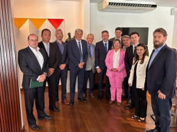 Irmãos Brant - Setor produtivo debate programa Mais Leite Saudável com Receita Federal e presidente da Câmara